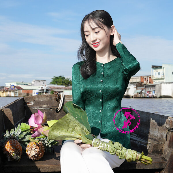Áo bà ba Việt Nam trong dòng thời trang người Việt thế giới