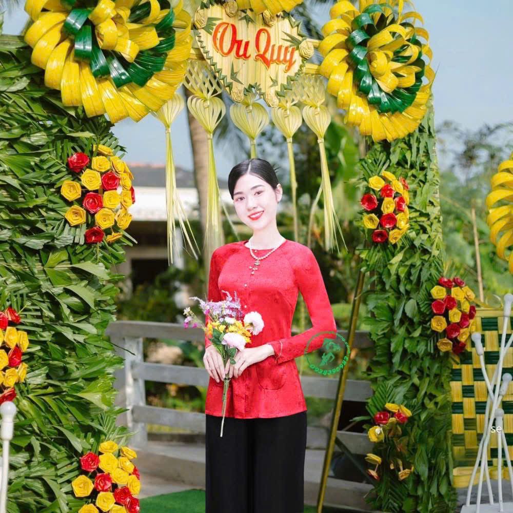 áo bà ba màu đỏ