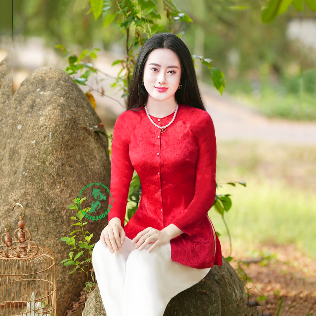 áo bà ba gấm màu đỏ