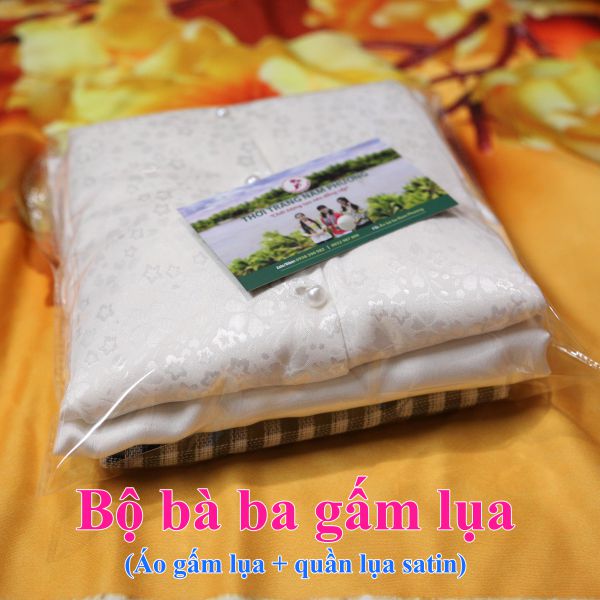 Bộ bà ba gấm lụa trắng đi Lễ Cô Sáu